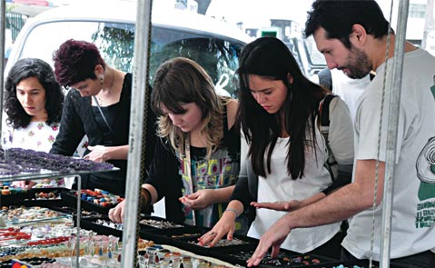 Shoppers at the Feira Benedito Calixto