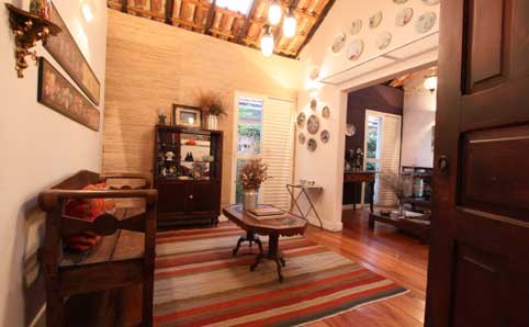 Inside Calu Fontes store
