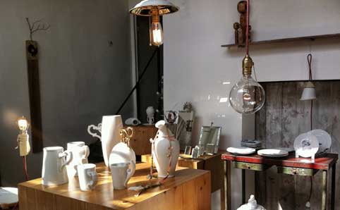 Chemistry lab lamp at Estúdio Manus