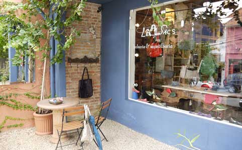 Outside Lê Sacs